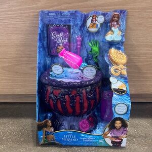 Disney Little Mermaid Ursula Mystical Cauldron Playset – Purple & Pink